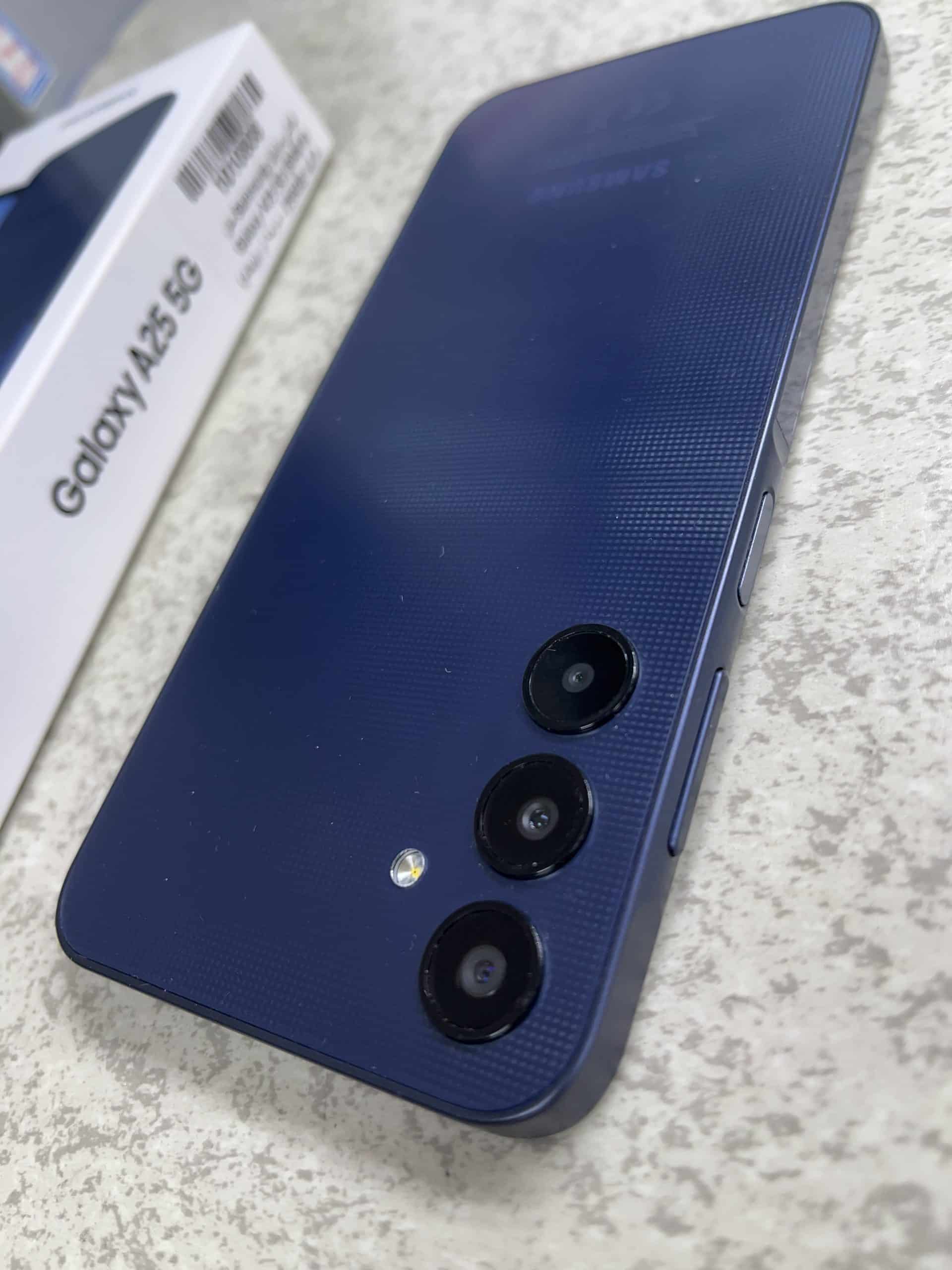 کارکرده-گوشی موبایل سامسونگ مدل Galaxy A25 دو سیم کارت ظرفیت 256 گیگابایت و رم 8 گیگابایت رنگ سرمه ای3