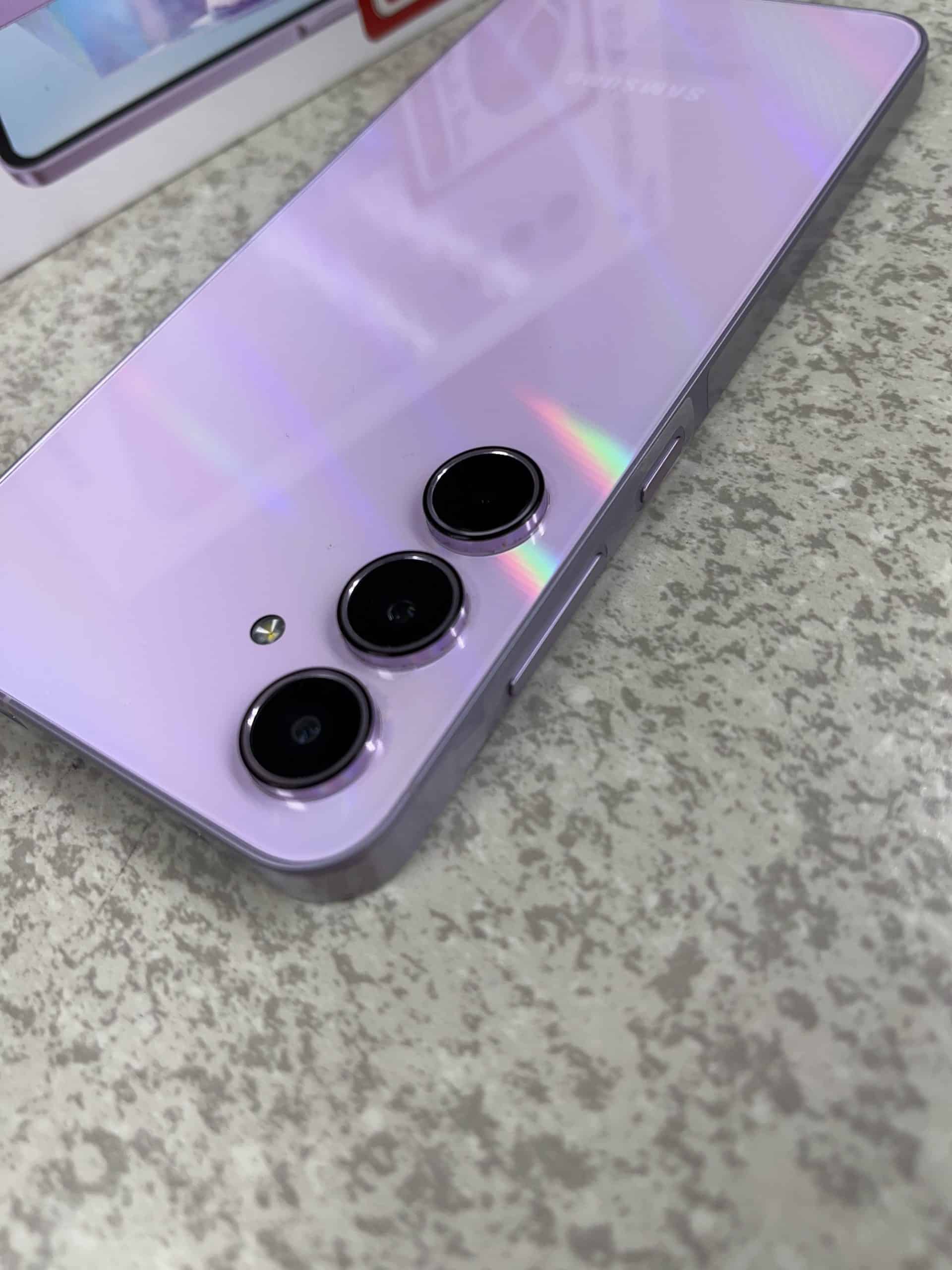کارکرده-گوشی موبایل سامسونگ مدل Galaxy A55 دو سیم کارت ظرفیت 256 گیگابایت و رم 8 گیگابایت رنگ یاسی3