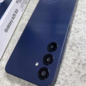 کارکرده – گوشی موبایل سامسونگ مدل Galaxy A25 دو سیم کارت ظرفیت 256 گیگابایت و رم 8 گیگابایت رنگ سرمه ای